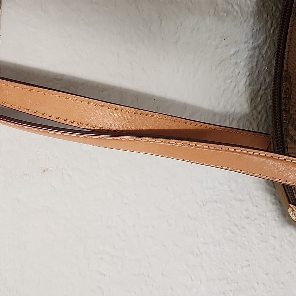 LeTour Eiffel Vintage Elegant Tan and Brown Shoulder Bag - Picture 14 of 16